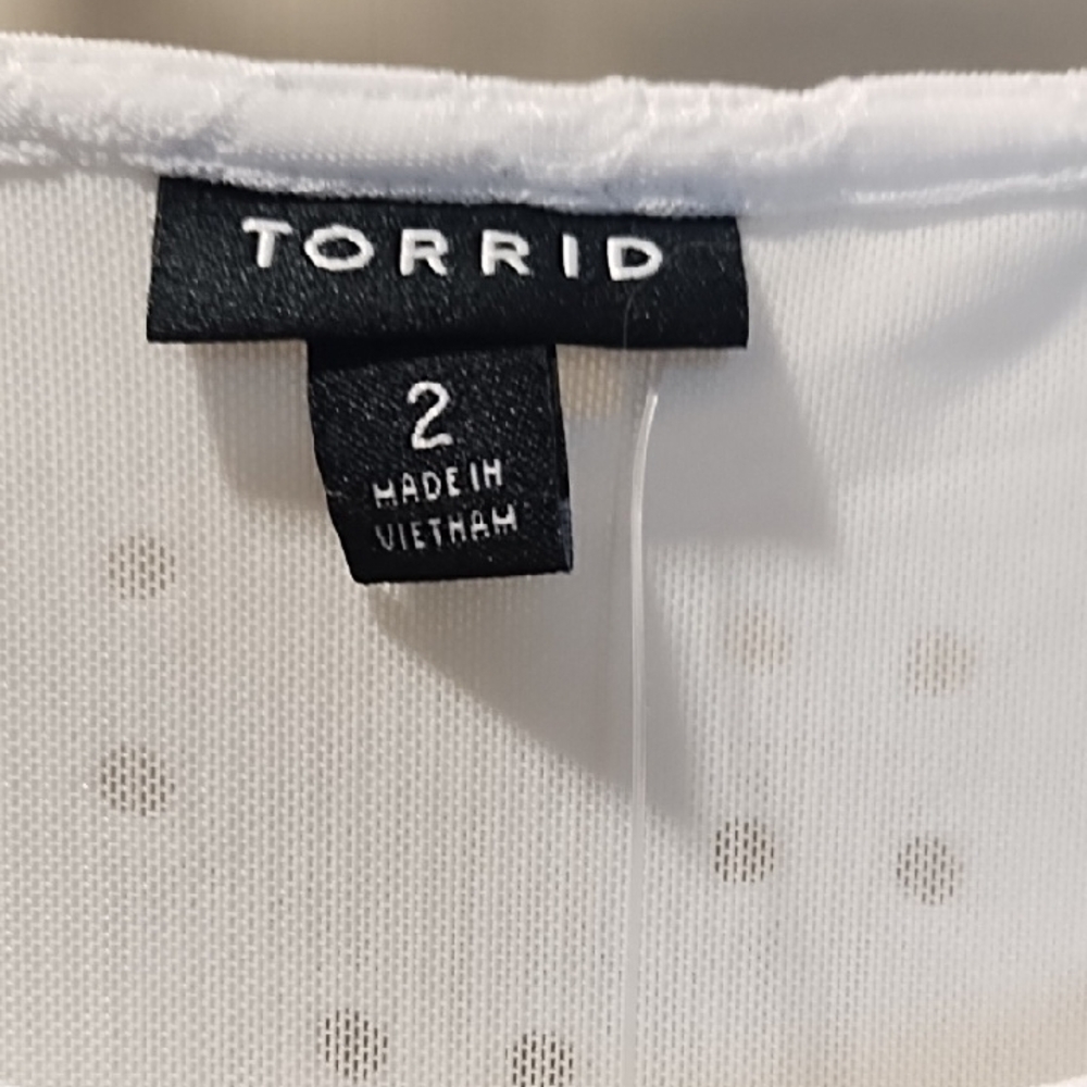 torrid White Eyelet Ruffle Sleeve Tunic Top - Picture 4 of 6